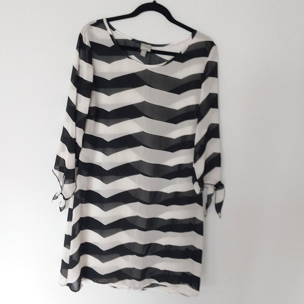 Vanity Vintage Black and White Chevron Print Swimsuit Beach Cover Top
